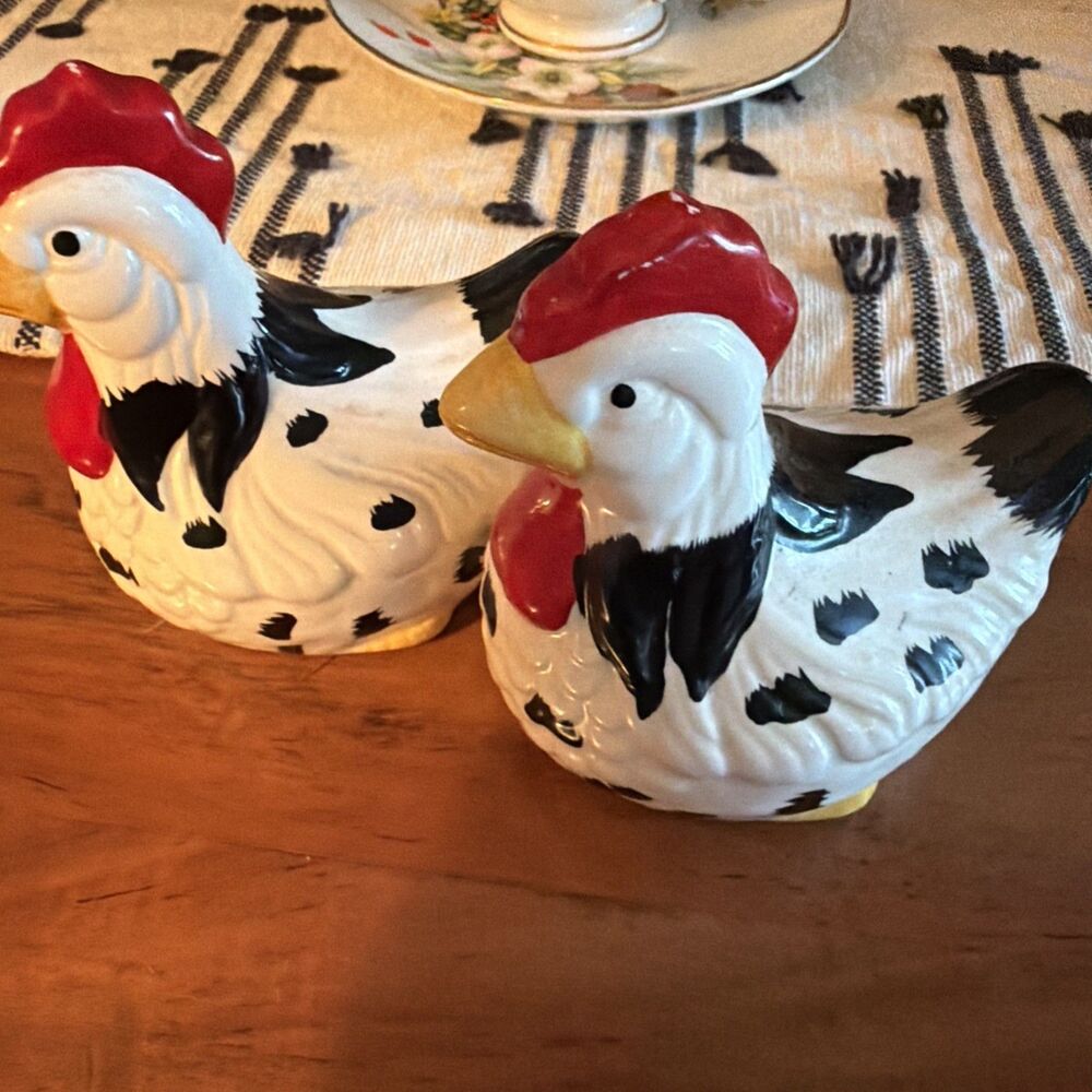rooster salt and pepper shaker black white
